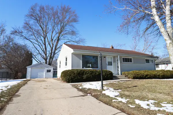 8267 N 52nd St, Brown Deer, WI 53223