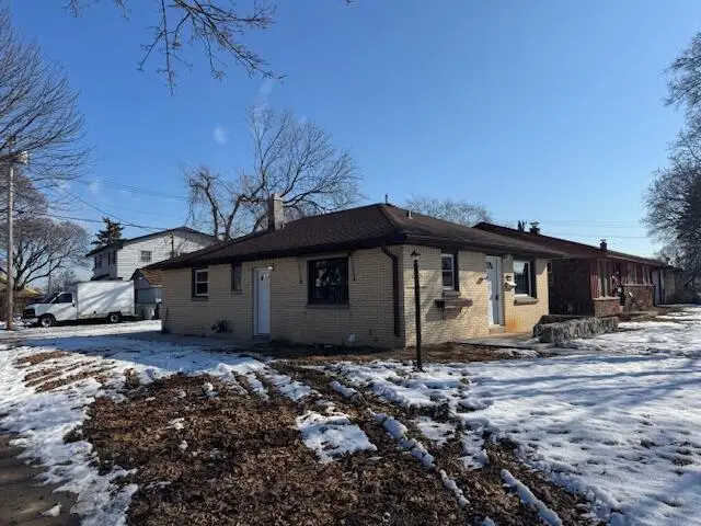 7720 W Bobolink Ave, Milwaukee, WI 53218 - #2