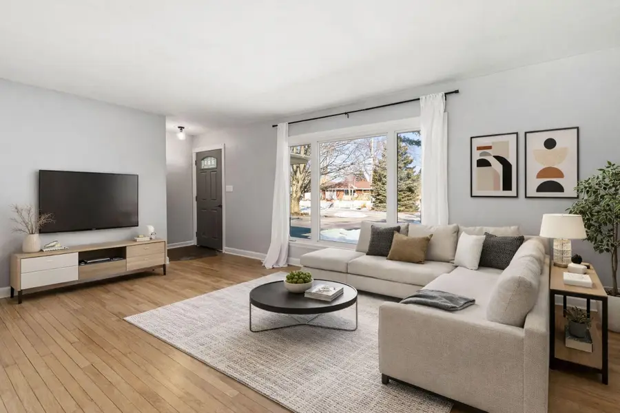 15613 W Riviera Dr, New Berlin, WI 53151 - #2