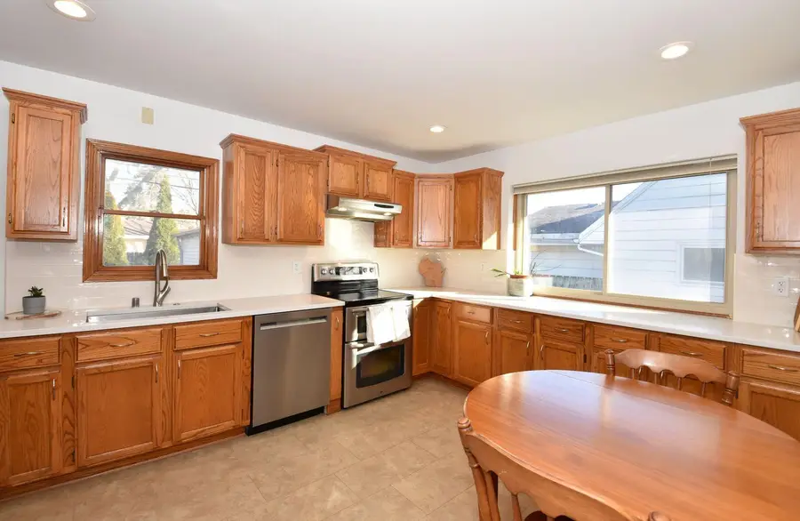 230 N 111th St, Wauwatosa, WI 53226 - #2