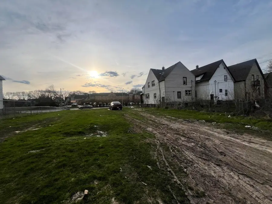 2750 N 35th St, Milwaukee, WI 53210 - #2