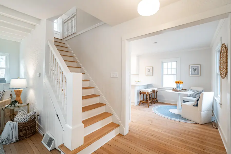 5039 N Woodruff Ave, Whitefish Bay, WI 53217 - #2