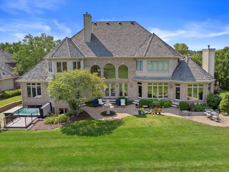 915 N Evergreen Cir, Hartland, WI 53029 - #2