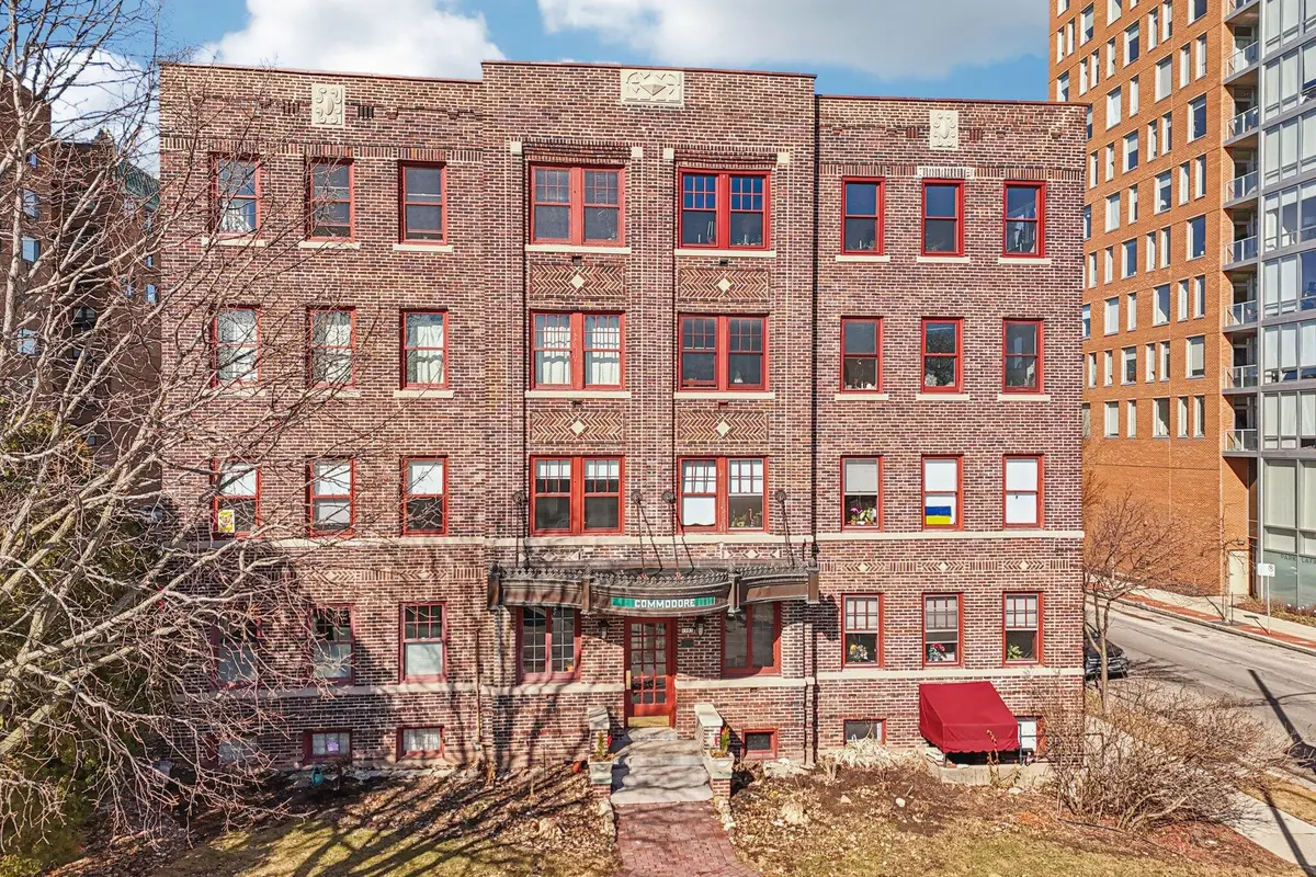 1983 N Summit Ave, Milwaukee, WI 53202 - #1