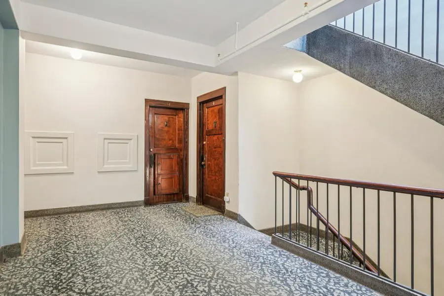 1983 N Summit Ave, Milwaukee, WI 53202 - #3