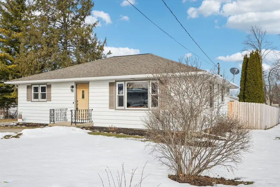 116 Mary St, Watertown, WI 53094 - #3