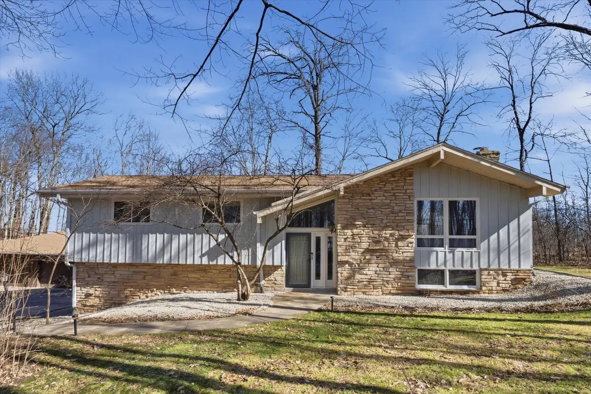 332 Glenview Ln, Grafton, WI 53024 - #1