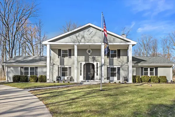 712 W Shady Ln, Mequon, WI 53097