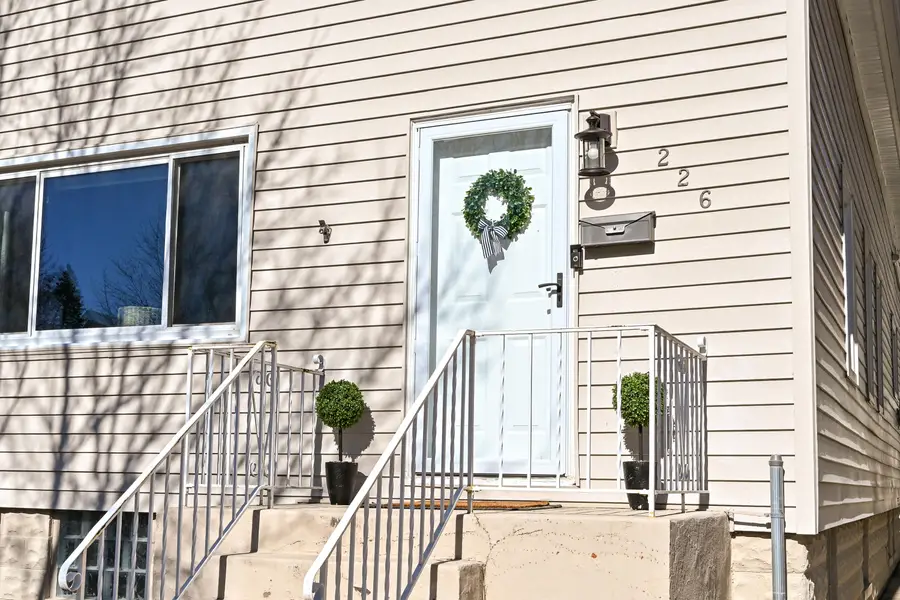 226 E Rosedale Ave, Milwaukee, WI 53207 - #3