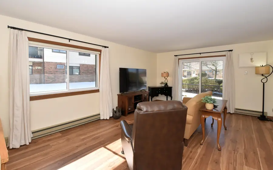 4502 S Greenridge Cir, Greenfield, WI 53220 - #3