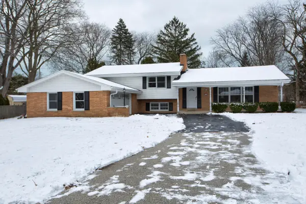 2261 W Kenboern Dr, Glendale, WI 53209