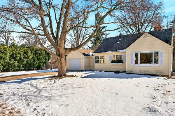 827 W La Salle Ave, Glendale, WI 53209
