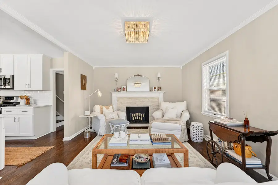 827 W La Salle Ave, Glendale, WI 53209 - #2