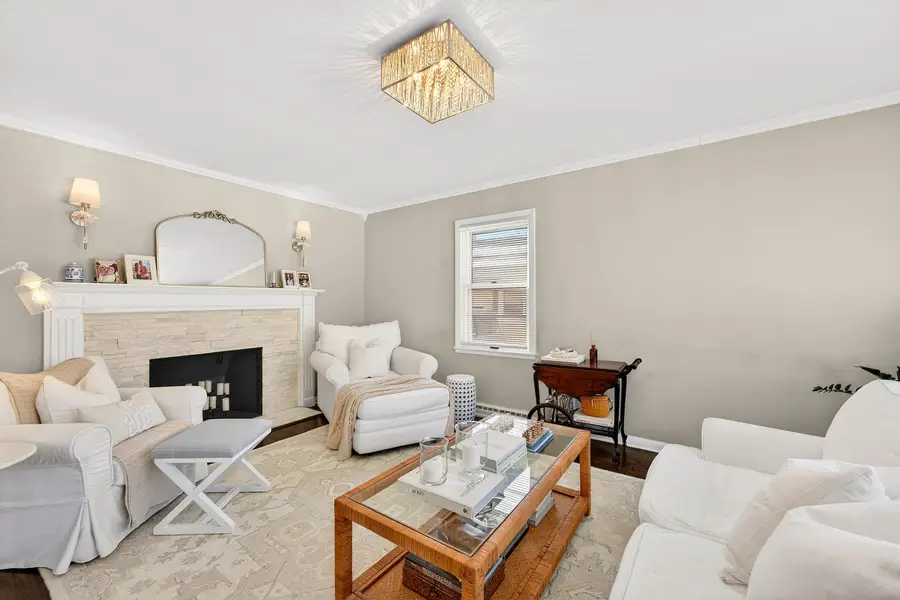 827 W La Salle Ave, Glendale, WI 53209 - #3