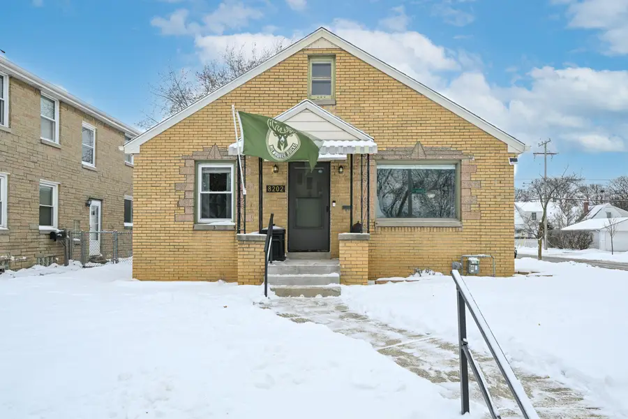 8202 W Center St, Milwaukee, WI 53222 - #2