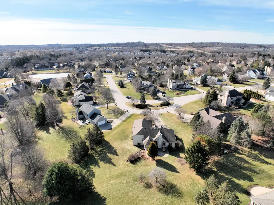 N21W26622 Cattail Ct, Pewaukee, WI 53072 - #3