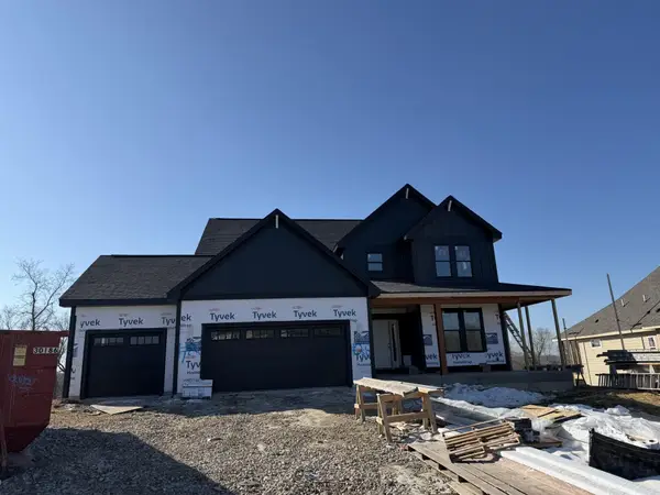 N66W21485 Sagebrush Dr, Menomonee Falls, WI 53051