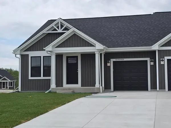 W219N16270 Primrose Ct, Jackson, WI 53037