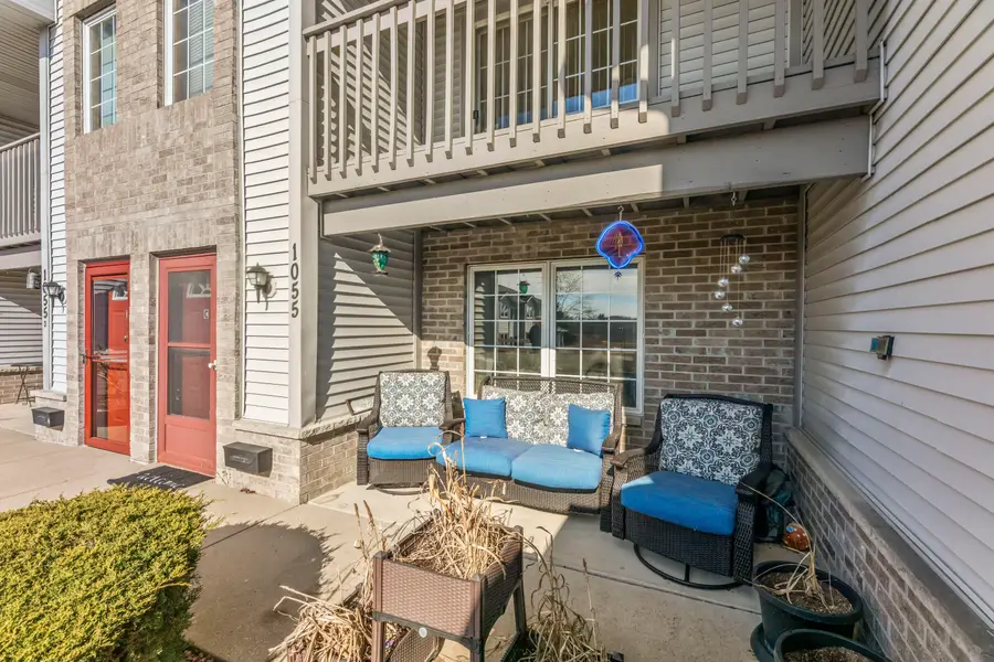 1055 Quinlan Dr, Pewaukee, WI 53072 - #2