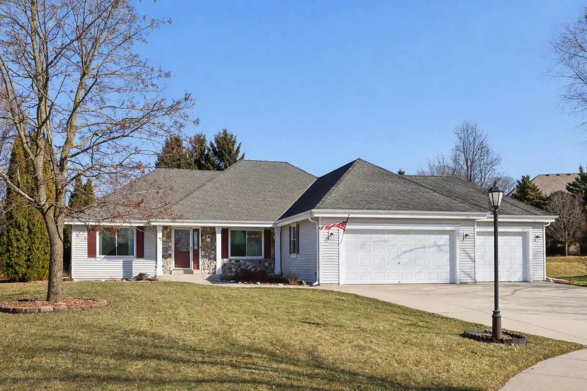 1905 Hunter Ct, Waukesha, WI 53189 - #1