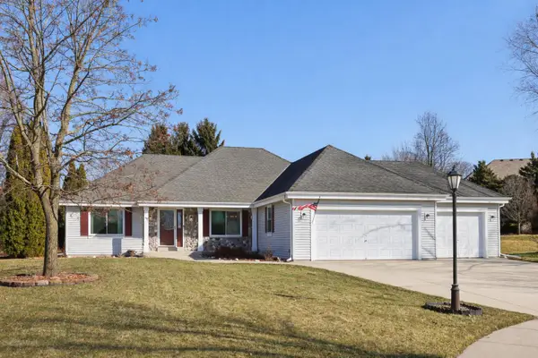 1905 Hunter Ct, Waukesha, WI 53189
