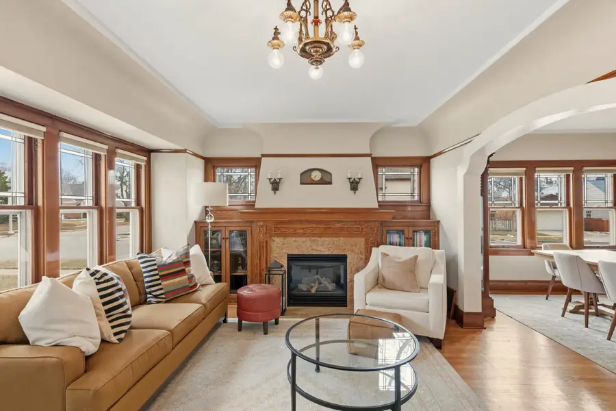 4901 N Hollywood Ave, Whitefish Bay, WI 53217 - #3