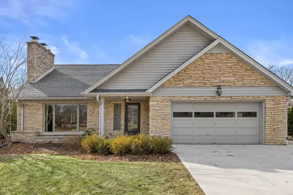 8307 N Greenvale Rd, Fox Point, WI 53217