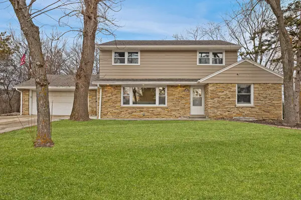 N76W14092 Appleton Ave, Menomonee Falls, WI 53051