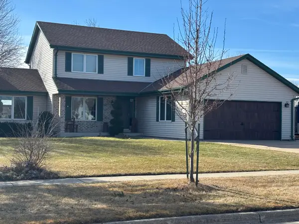 511 Small Farm Rd, Mukwonago, WI 53149