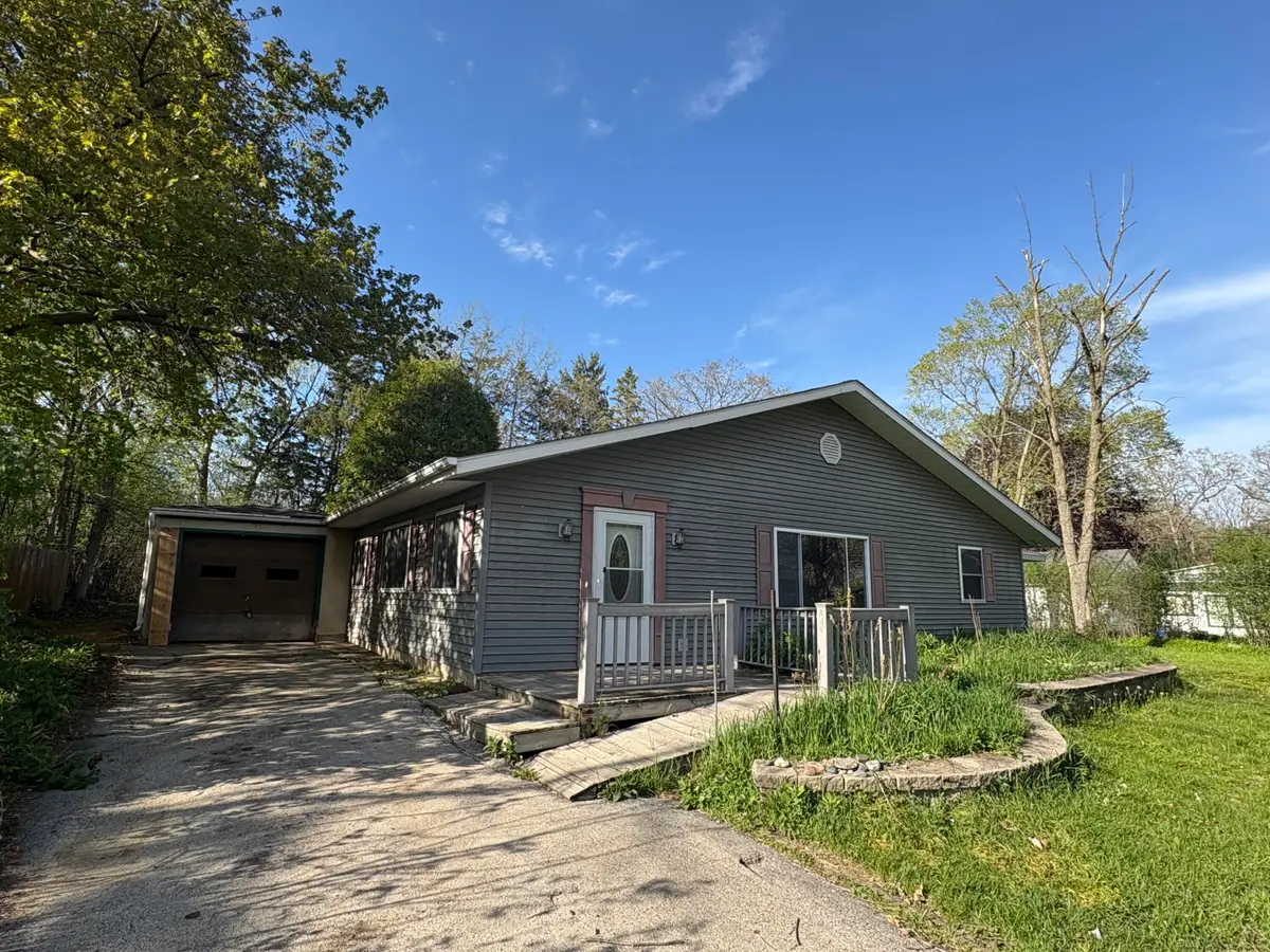 13010 W Honey Ln, New Berlin, WI 53151 - #1