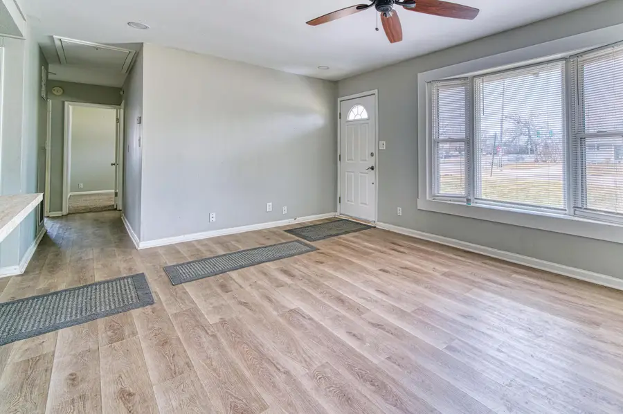 405 W Sugar Ln, Glendale, WI 53217 - #3