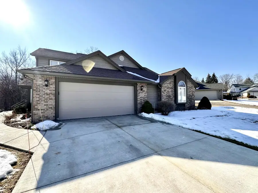 14305 W Lenox Dr, New Berlin, WI 53151 - #2