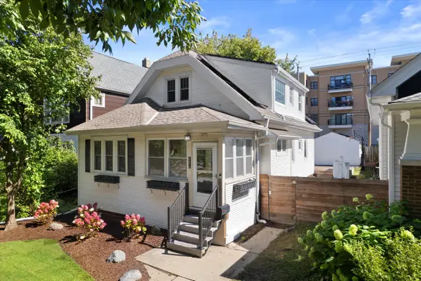 4476 N Bartlett Ave, Shorewood, WI 53211