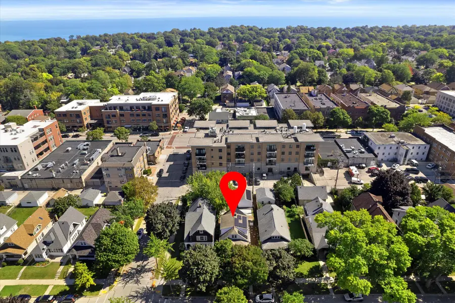 4476 N Bartlett Ave, Shorewood, WI 53211 - #3