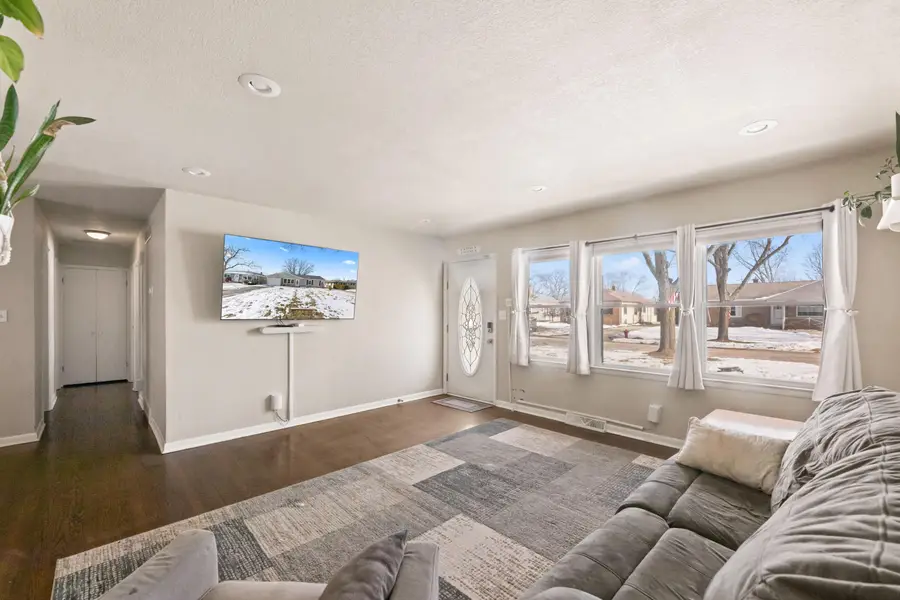 4637 N 101st St, Wauwatosa, WI 53225 - #3