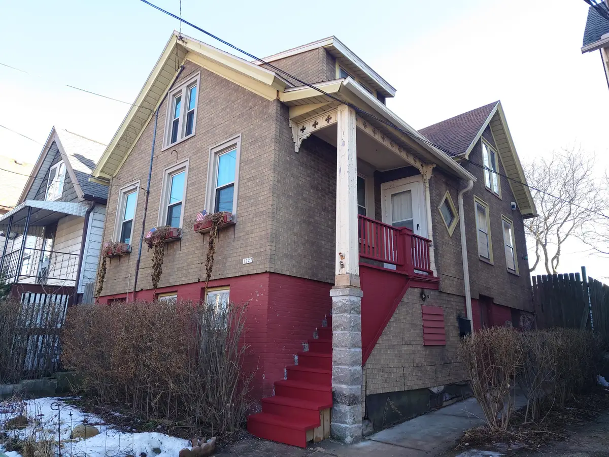 1227 E Kane Pl, Milwaukee, WI 53202 - #1