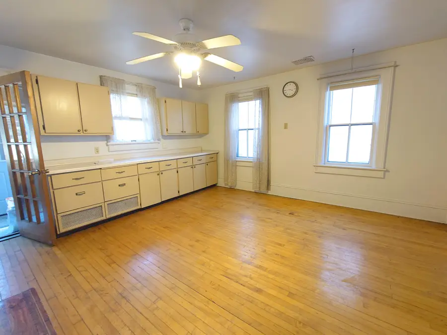 1227 E Kane Pl, Milwaukee, WI 53202 - #3