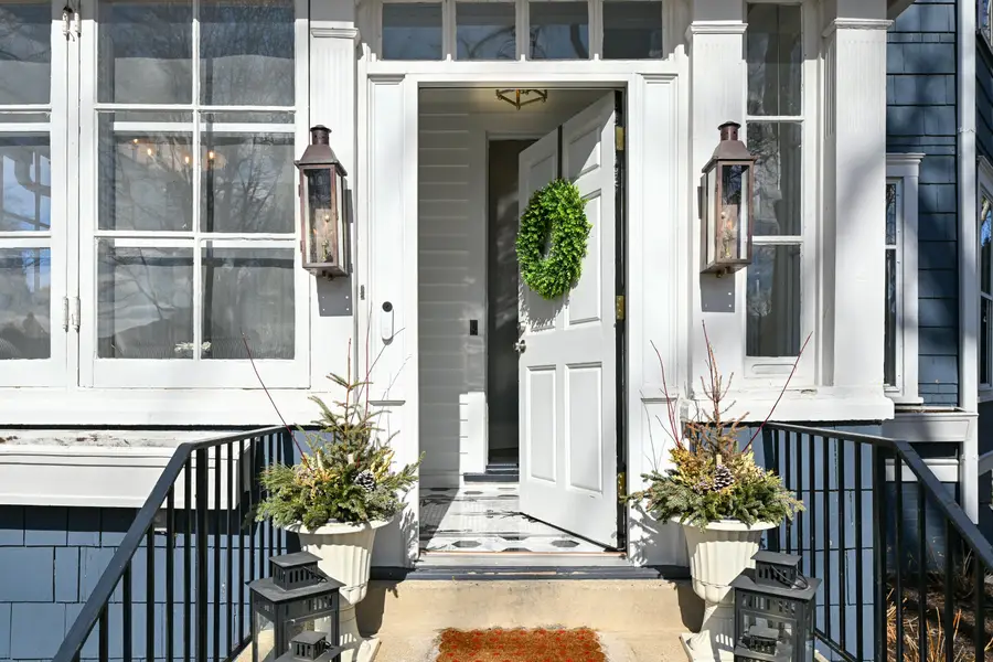 806 E Beaumont Ave, Whitefish Bay, WI 53217 - #3