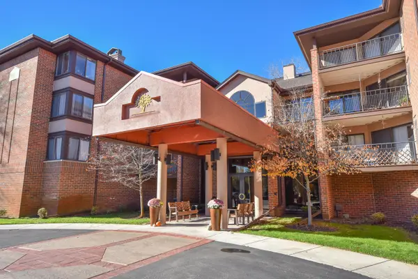 1600 W Green Tree Rd, Glendale, WI 53209