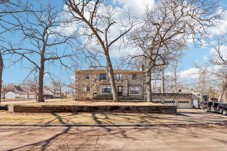 4703 W Jackson Park Dr, Milwaukee, WI 53219 - #2