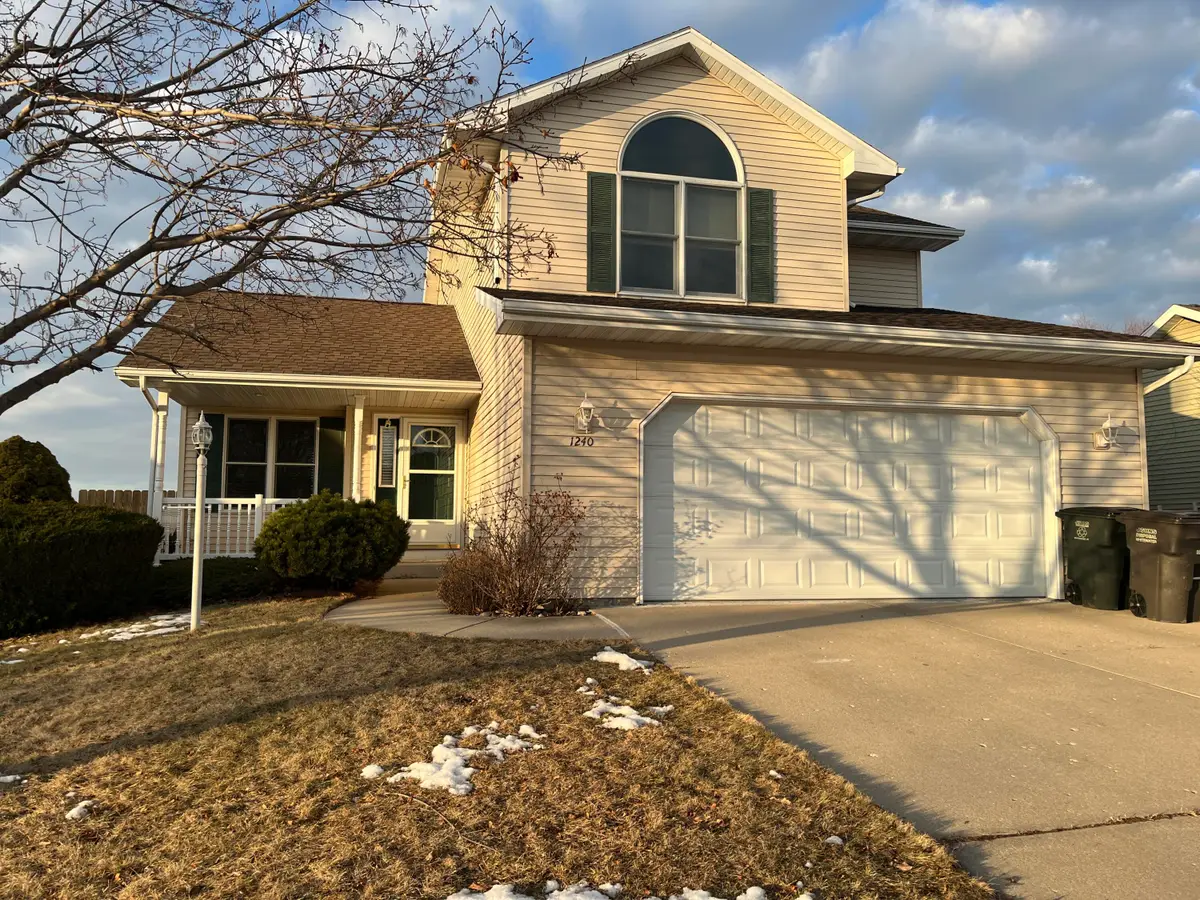 1240 Peninsula Ln, Whitewater, WI 53190 - #1