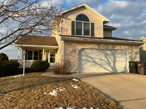 1240 Peninsula Ln, Whitewater, WI 53190