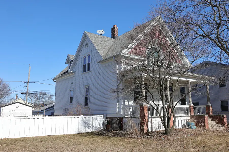 3660 E Armour Ave, Cudahy, WI 53110 - #2