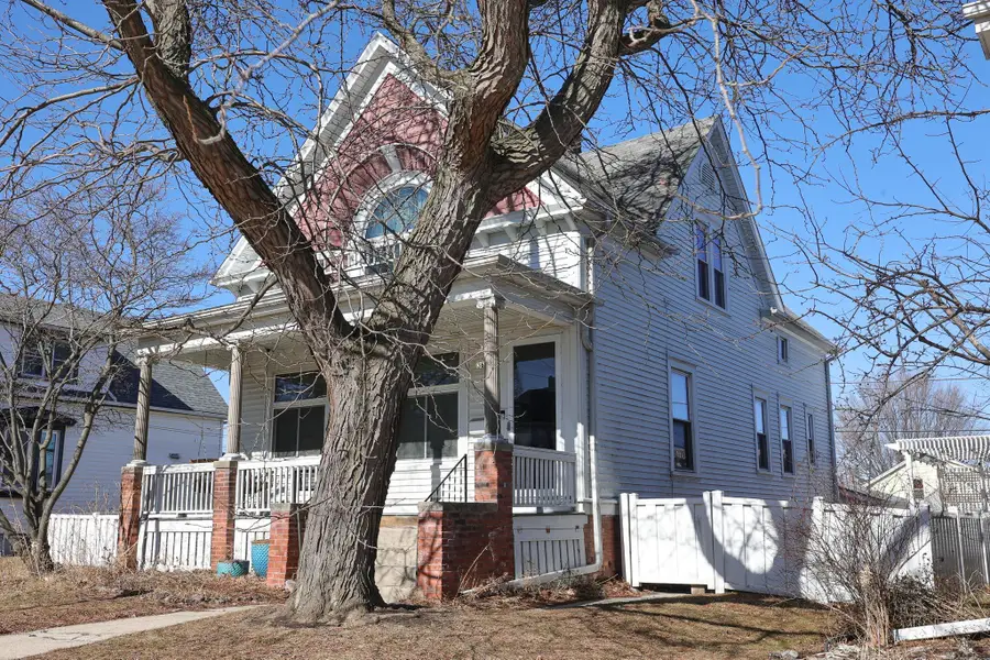 3660 E Armour Ave, Cudahy, WI 53110 - #3