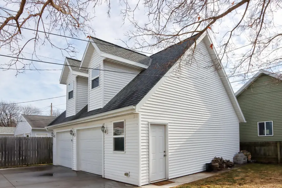 2125 Fairmont St, Manitowoc, WI 54220 - #2