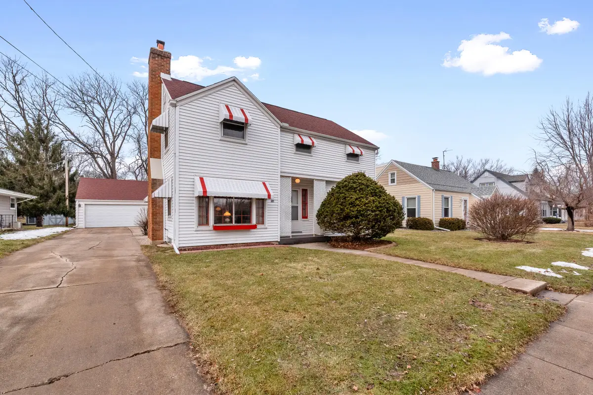 301 North Ave, Hartland, WI 53029 - #1