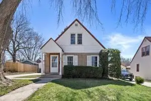 113 Coolidge Ave, Waukesha, WI 53186