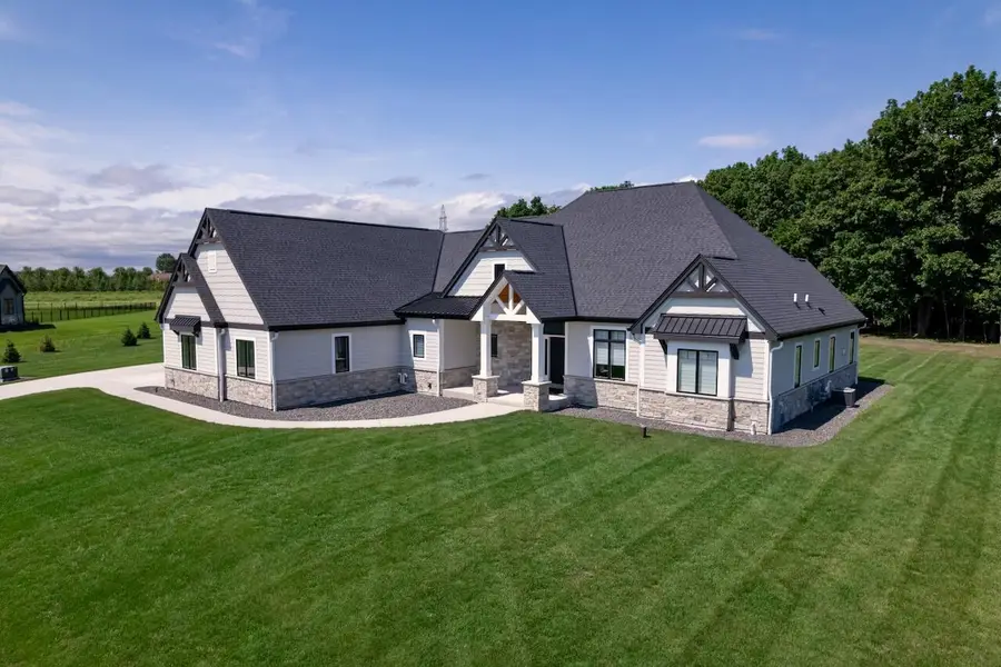 3750 W Pine View Ct, Mequon, WI 53097 - #2