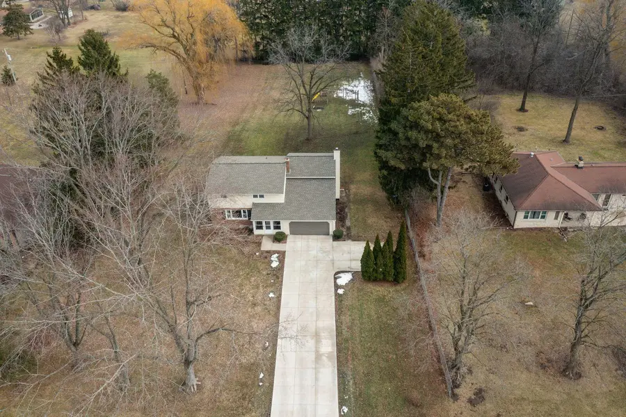 2324 S Brookland Rd, New Berlin, WI 53151 - #2