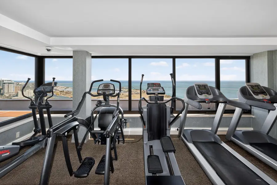 929 N Astor St, Milwaukee, WI 53202 - #3